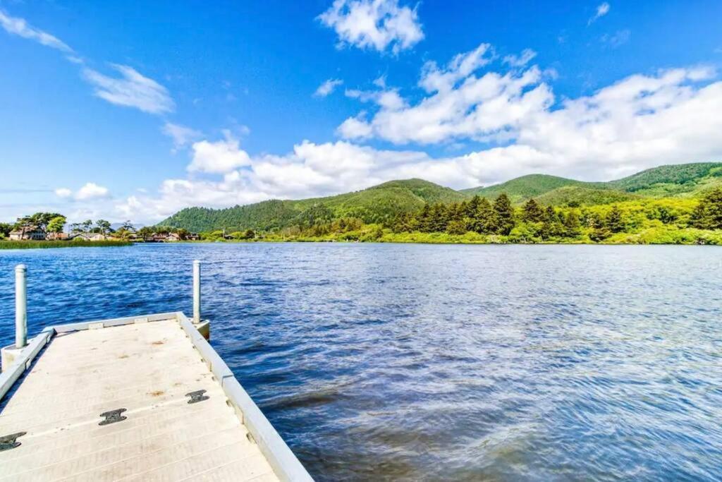 Tiki Escape W/ Amazing Mountain And Marsh Backdrop Villa ร็อคอเวย์บีช ภายนอก รูปภาพ